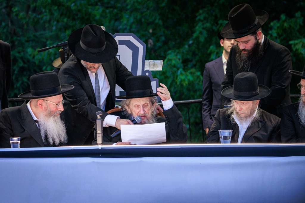 גלריה: השיא בלייקווד - רבבות שרו את ניגונו של המשגיח גלריה: השיא בלייקווד - רבבות שרו את ניגונו של המשגיח