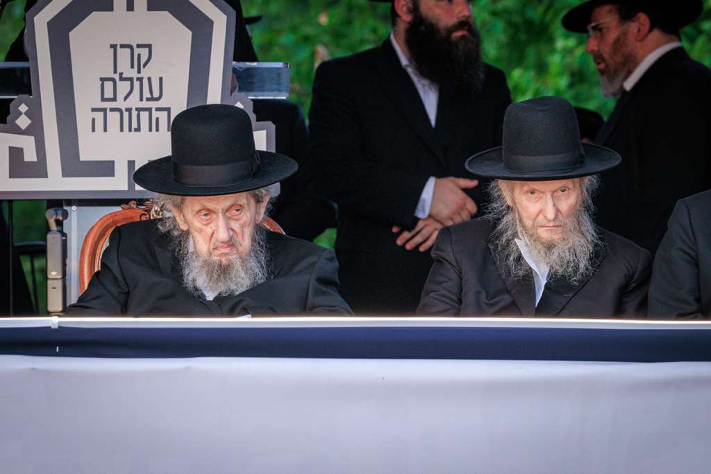 גלריה: השיא בלייקווד - רבבות שרו את ניגונו של המשגיח גלריה: השיא בלייקווד - רבבות שרו את ניגונו של המשגיח