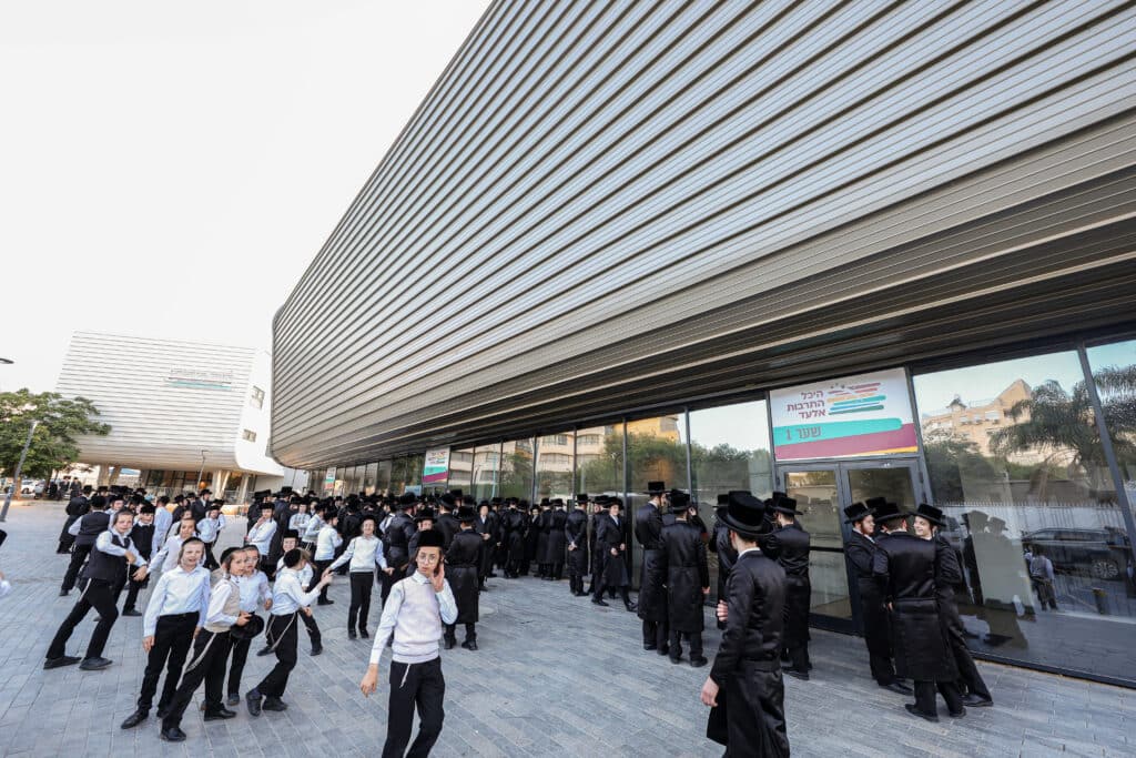 חצי יובל לויז'ניץ אלעד בשילוב שבע ברכות לנכדת האדמו"ר