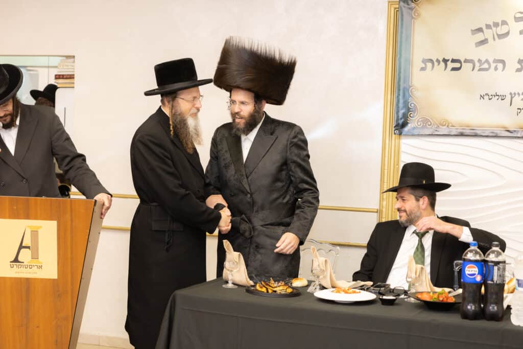 גלריה: בכירי העירייה בשבע ברכות של שלומי אמונים