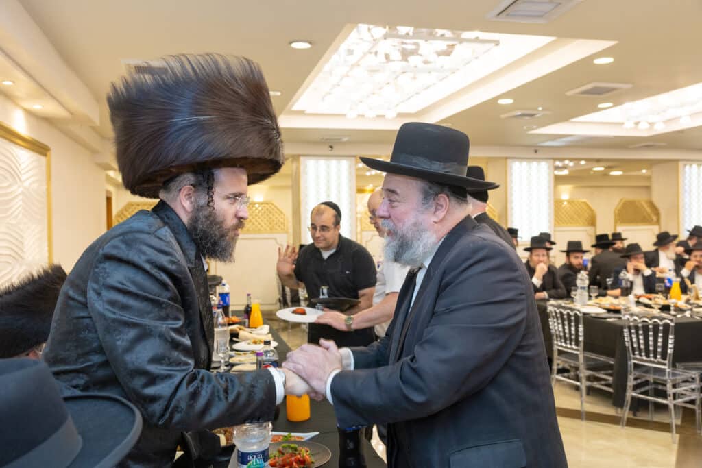 גלריה: בכירי העירייה בשבע ברכות של שלומי אמונים