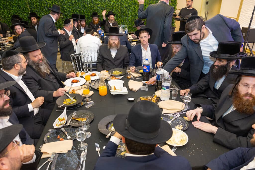 גלריה: בכירי העירייה בשבע ברכות של שלומי אמונים
