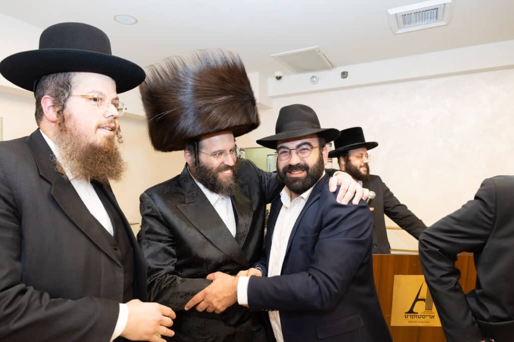 גלריה: בכירי העירייה בשבע ברכות של שלומי אמונים