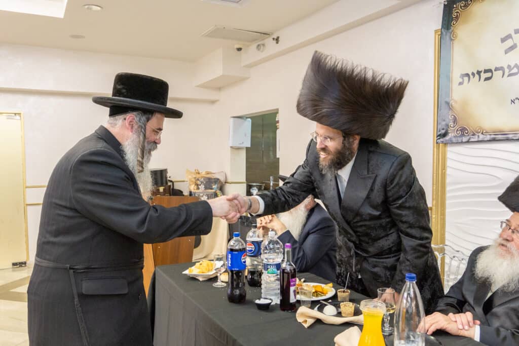 גלריה: בכירי העירייה בשבע ברכות של שלומי אמונים