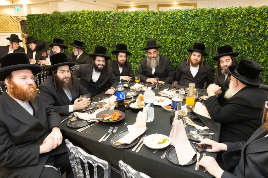 גלריה: בכירי העירייה בשבע ברכות של שלומי אמונים