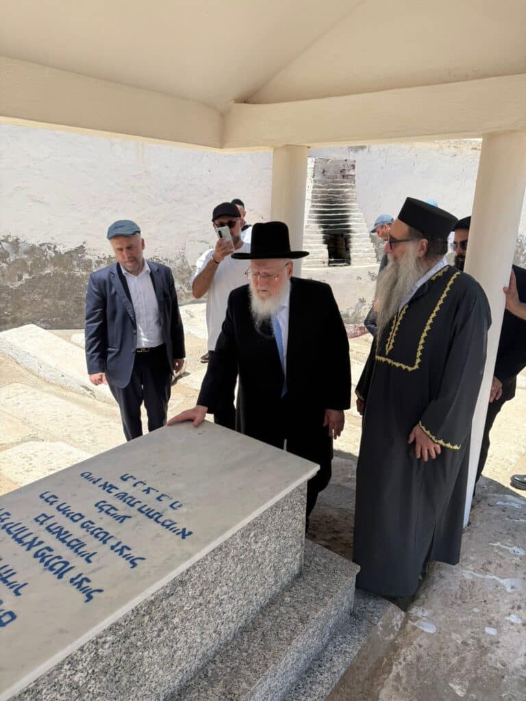 גלריה: מסעו של הגר"ח פינטו בקברי אבותיו במרוקו