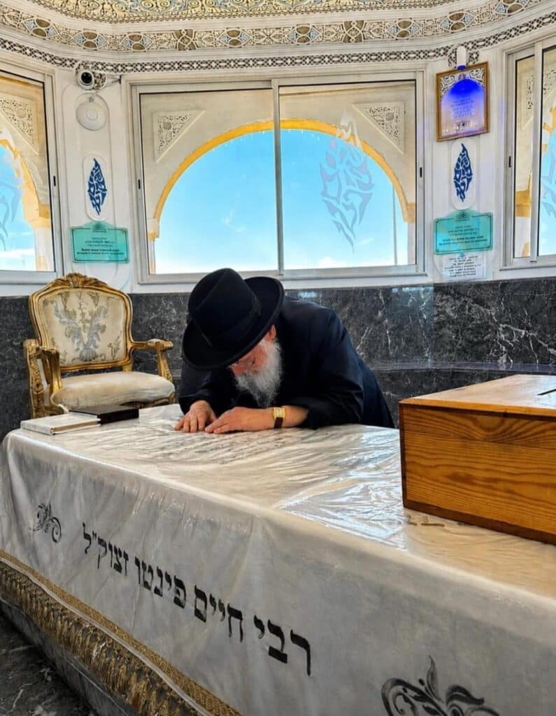 גלריה: מסעו של הגר"ח פינטו בקברי אבותיו במרוקו