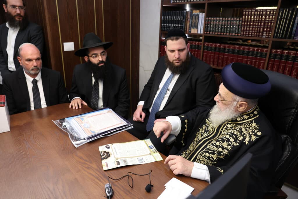 גלריה: במעמד מיוחד - הראשון לציון הסמיך את הסופרים
