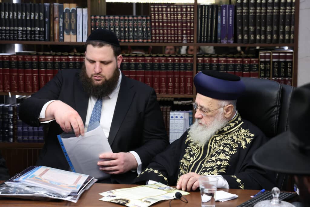 גלריה: במעמד מיוחד - הראשון לציון הסמיך את הסופרים