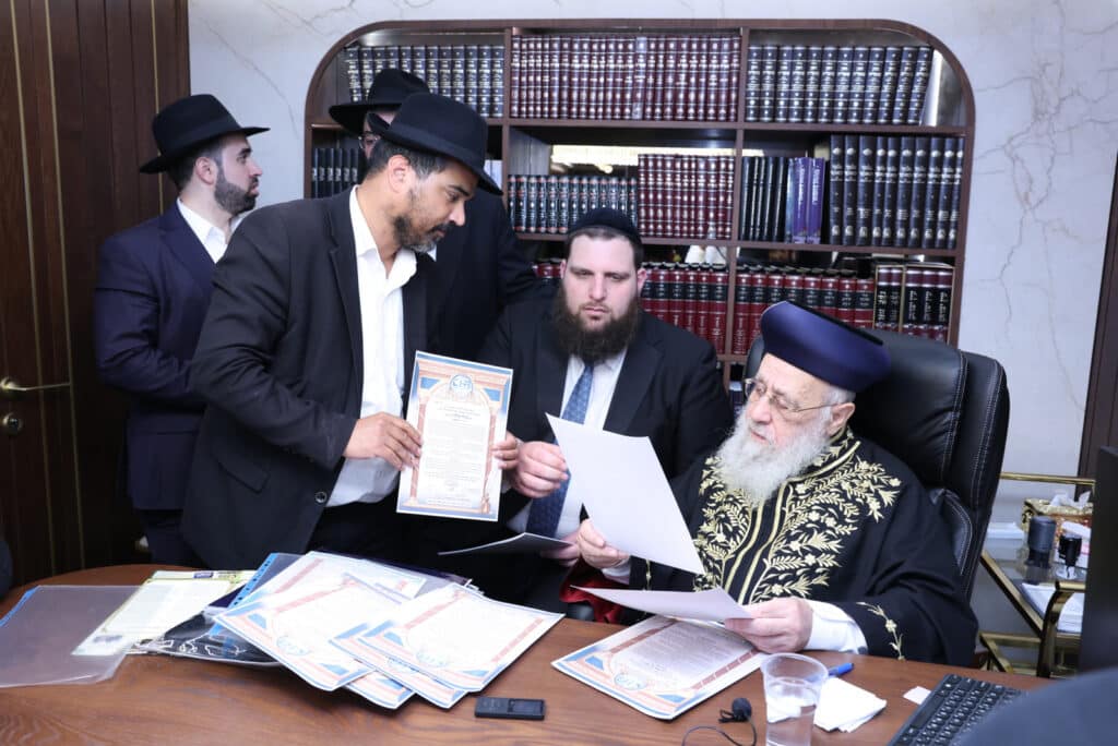 גלריה: במעמד מיוחד - הראשון לציון הסמיך את הסופרים