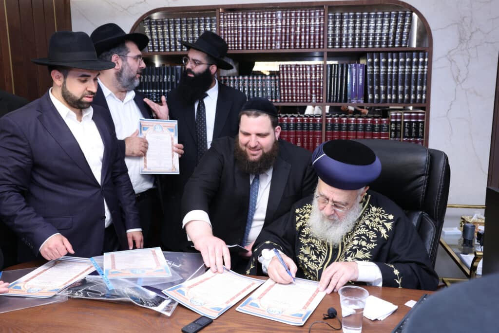 גלריה: במעמד מיוחד - הראשון לציון הסמיך את הסופרים