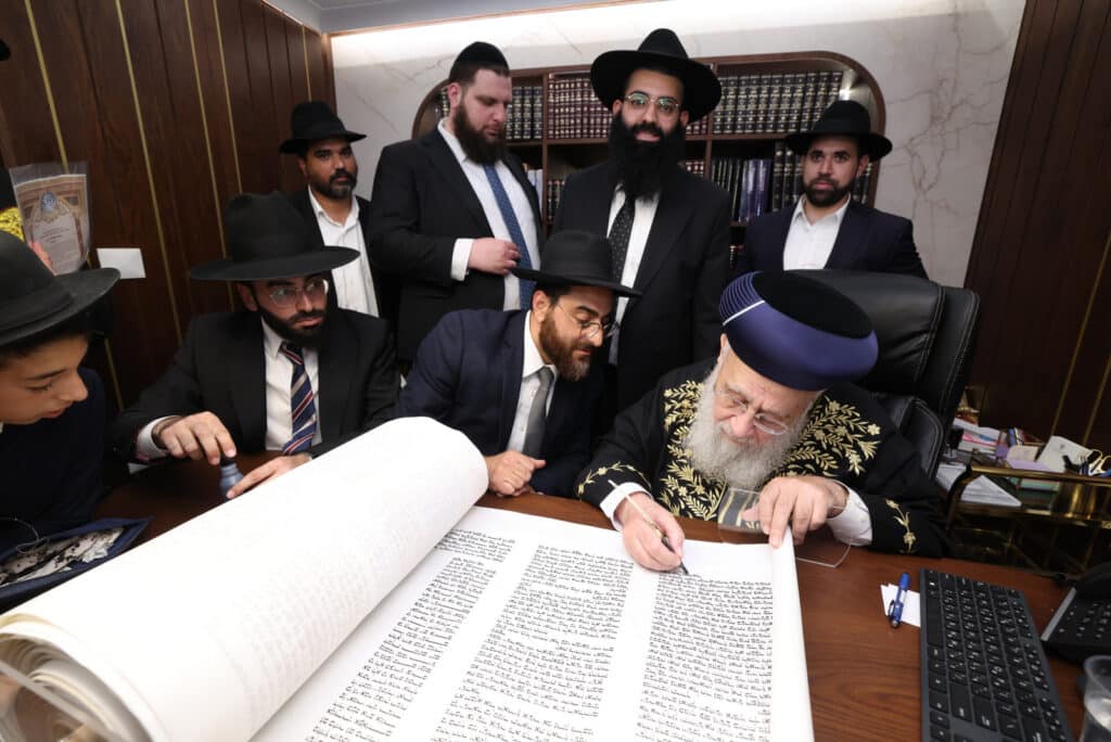 גלריה: במעמד מיוחד - הראשון לציון הסמיך את הסופרים