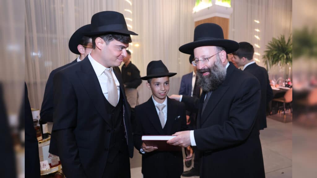 גלריה: שמחת הבר מצוה לנינו של הגאון רבי יצחק כהן