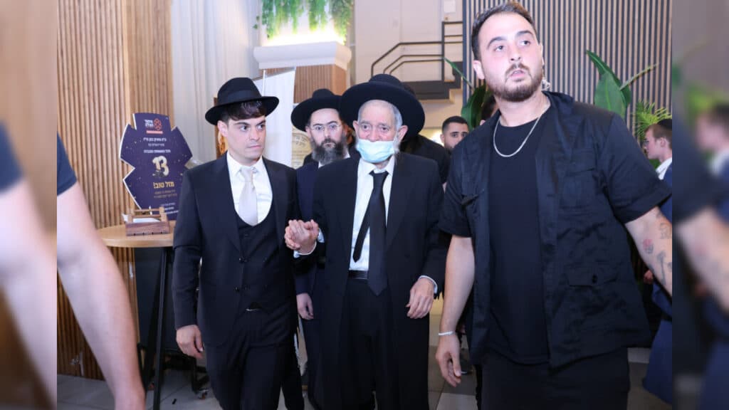 גלריה: שמחת הבר מצוה לנינו של הגאון רבי יצחק כהן