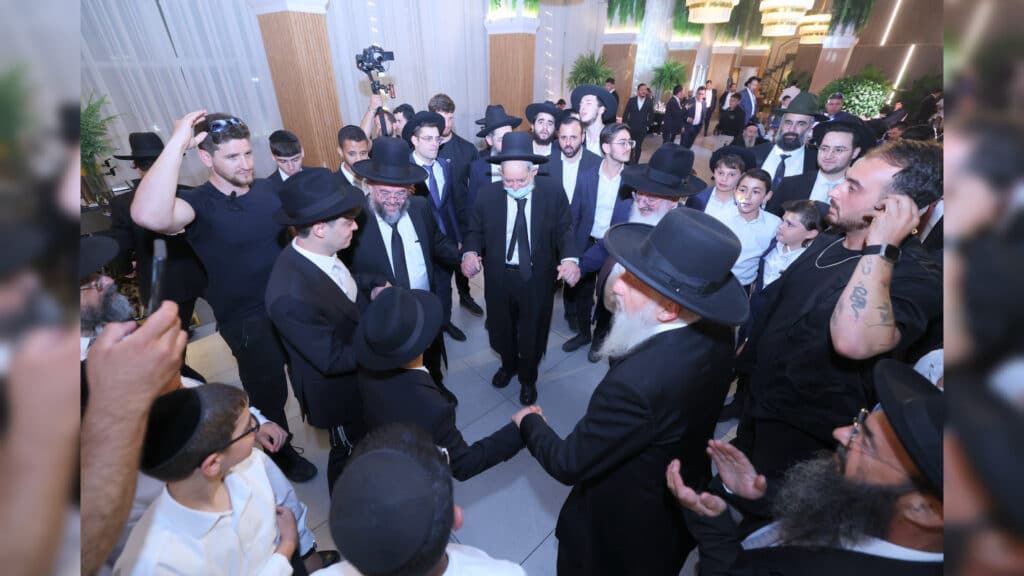 גלריה: שמחת הבר מצוה לנינו של הגאון רבי יצחק כהן