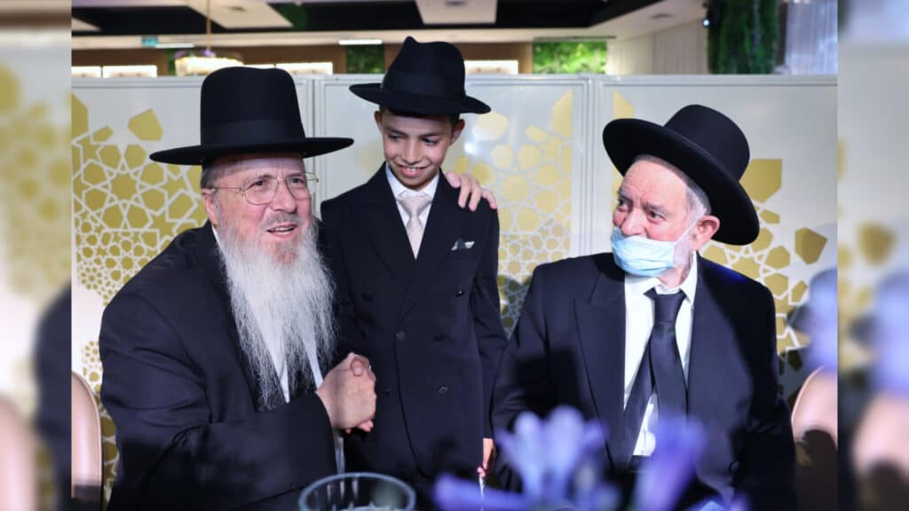 גלריה: שמחת הבר מצוה לנינו של הגאון רבי יצחק כהן