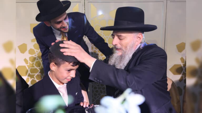 גלריה: שמחת הבר מצוה לנינו של הגאון רבי יצחק כהן