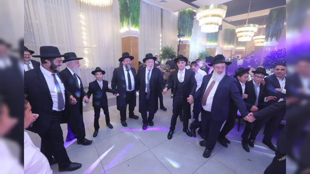 גלריה: שמחת הבר מצוה לנינו של הגאון רבי יצחק כהן