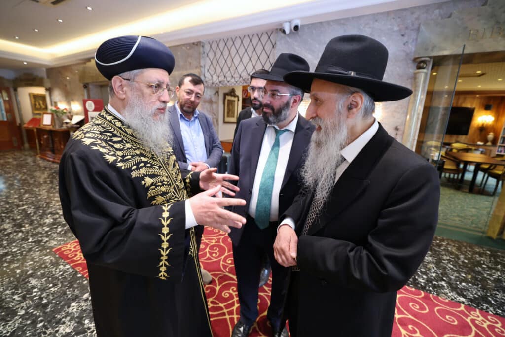 מסע הראשון לציון הגאון רבי דוד יוסף לחיזוק הקהילות באירופה‬