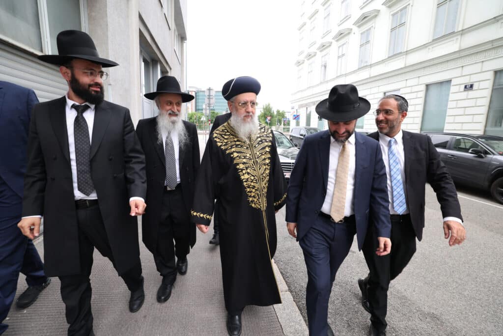 מסע הראשון לציון הגאון רבי דוד יוסף לחיזוק הקהילות באירופה‬