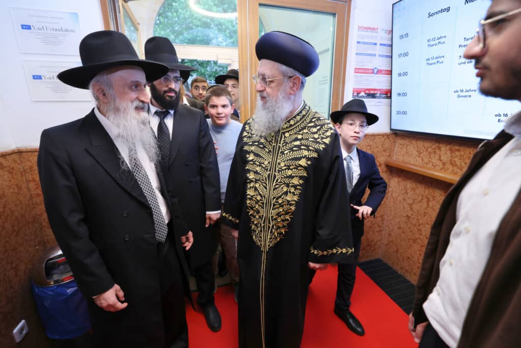 מסע הראשון לציון הגאון רבי דוד יוסף לחיזוק הקהילות באירופה‬