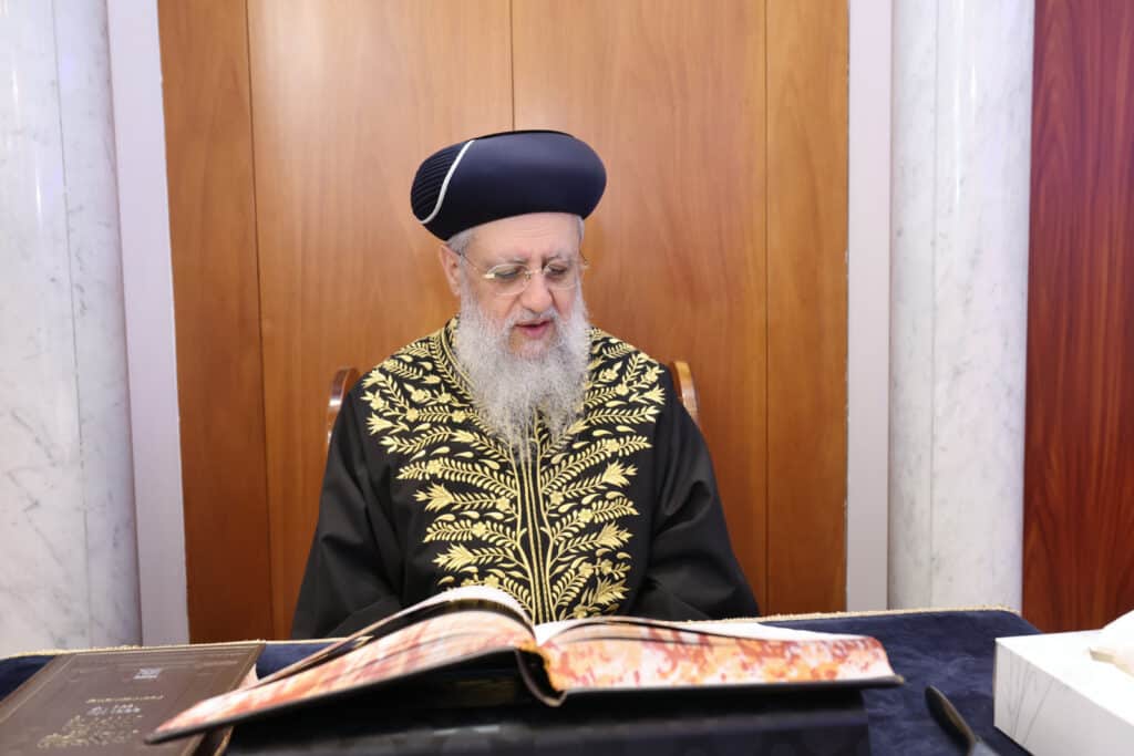 מסע הראשון לציון הגאון רבי דוד יוסף לחיזוק הקהילות באירופה‬
