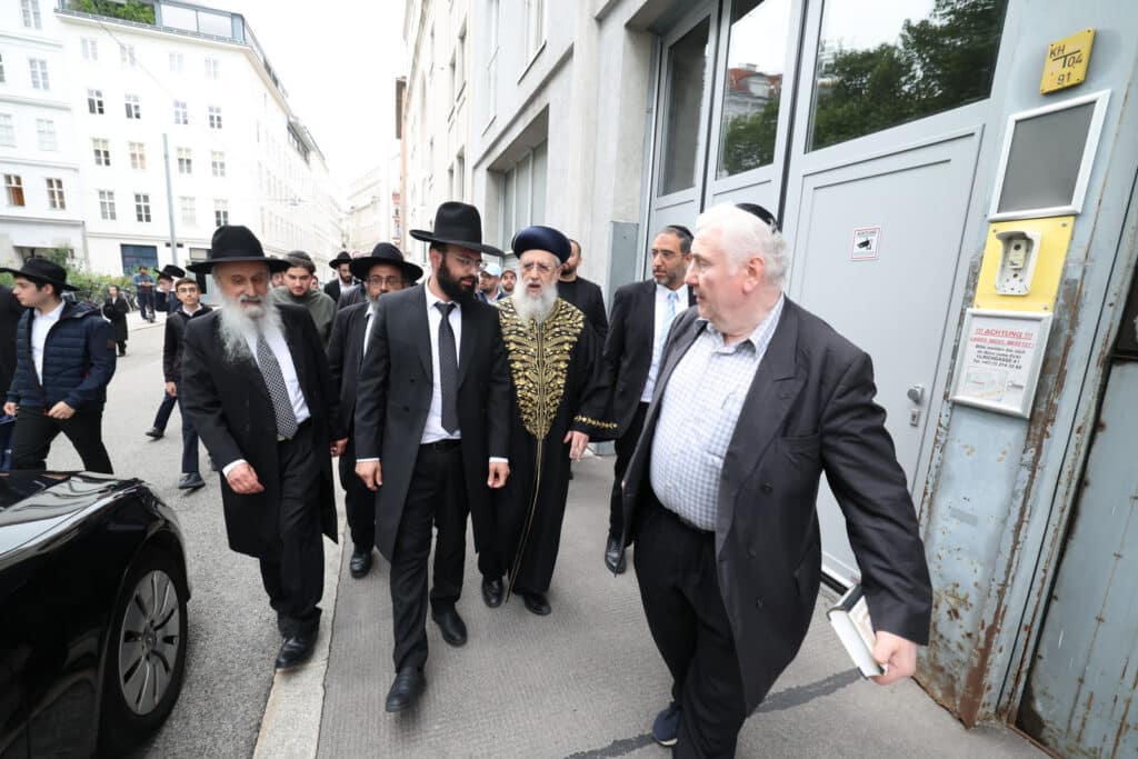 מסע הראשון לציון הגאון רבי דוד יוסף לחיזוק הקהילות באירופה‬