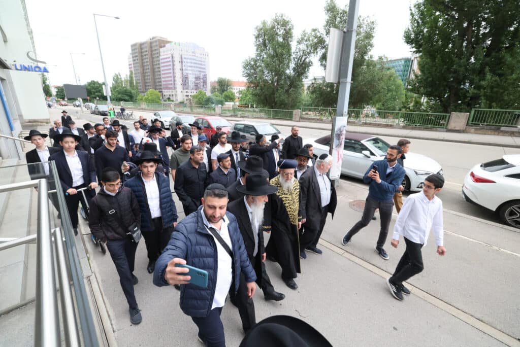 מסע הראשון לציון הגאון רבי דוד יוסף לחיזוק הקהילות באירופה‬