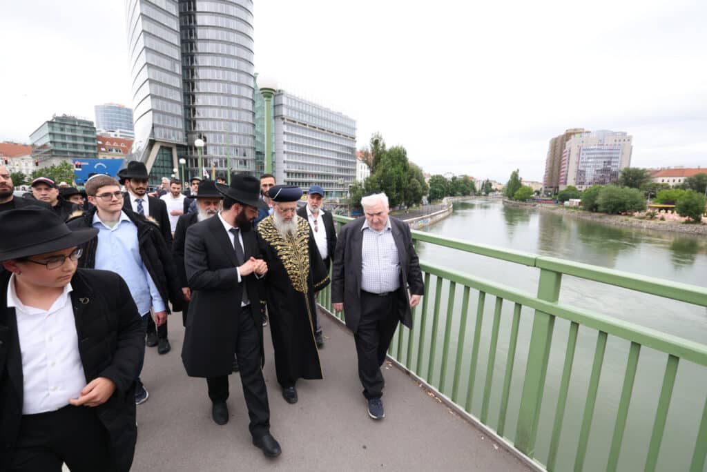 מסע הראשון לציון הגאון רבי דוד יוסף לחיזוק הקהילות באירופה‬