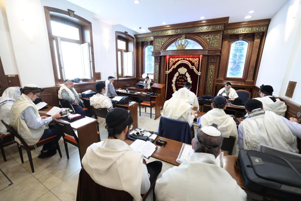 מסע הראשון לציון הגאון רבי דוד יוסף לחיזוק הקהילות באירופה‬