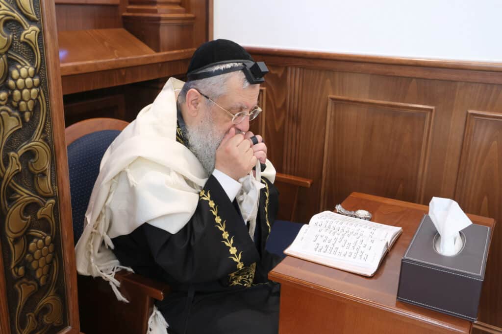מסע הראשון לציון הגאון רבי דוד יוסף לחיזוק הקהילות באירופה‬