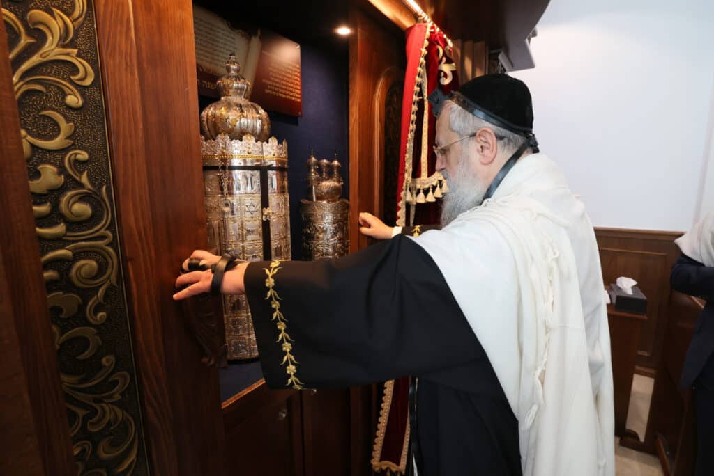 מסע הראשון לציון הגאון רבי דוד יוסף לחיזוק הקהילות באירופה‬