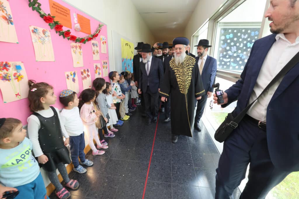 מסע הראשון לציון הגאון רבי דוד יוסף לחיזוק הקהילות באירופה‬