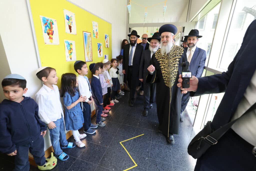מסע הראשון לציון הגאון רבי דוד יוסף לחיזוק הקהילות באירופה‬