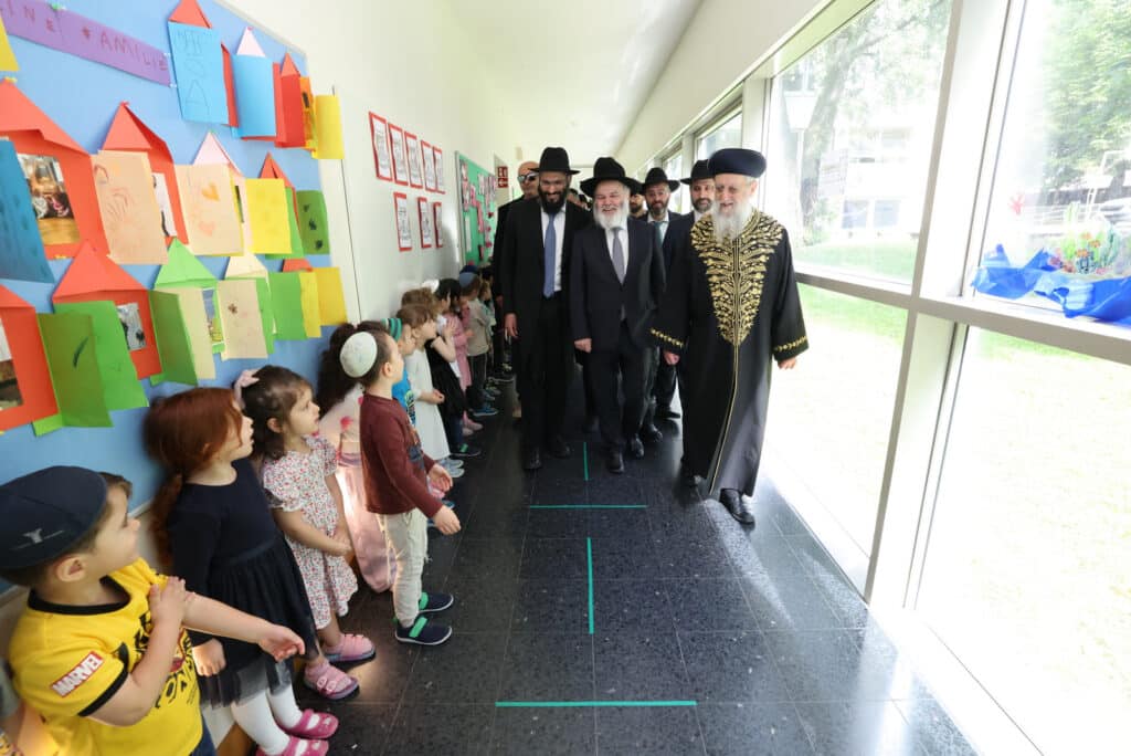מסע הראשון לציון הגאון רבי דוד יוסף לחיזוק הקהילות באירופה‬