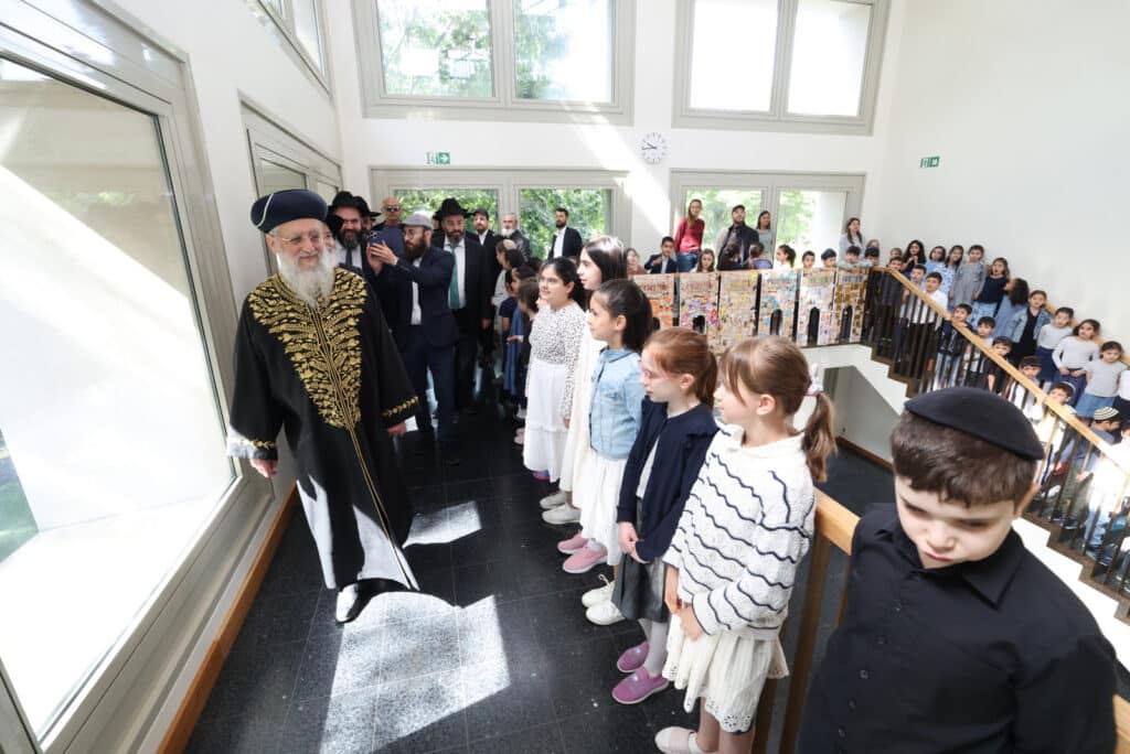 מסע הראשון לציון הגאון רבי דוד יוסף לחיזוק הקהילות באירופה‬