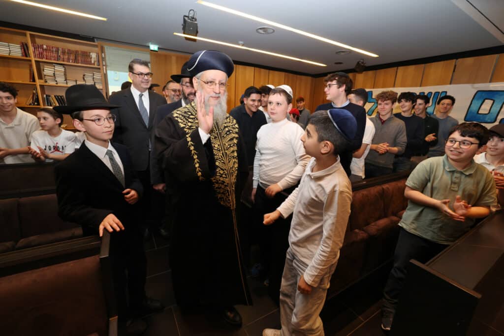 מסע הראשון לציון הגאון רבי דוד יוסף לחיזוק הקהילות באירופה‬
