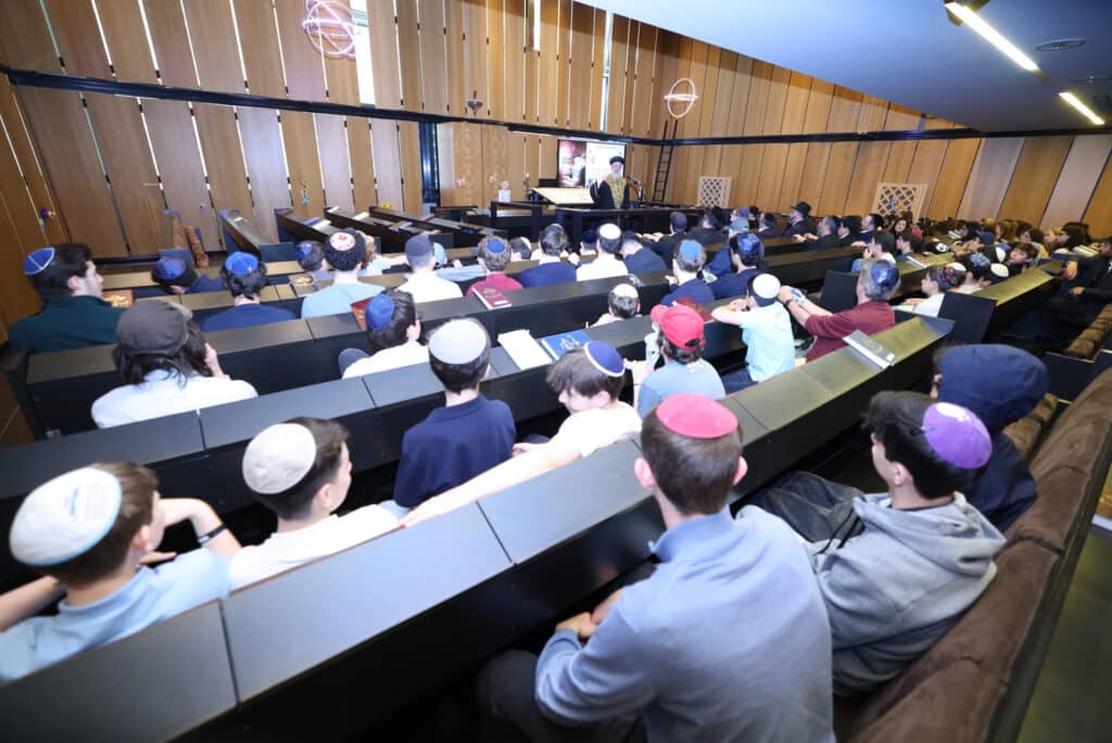 מסע הראשון לציון הגאון רבי דוד יוסף לחיזוק הקהילות באירופה‬