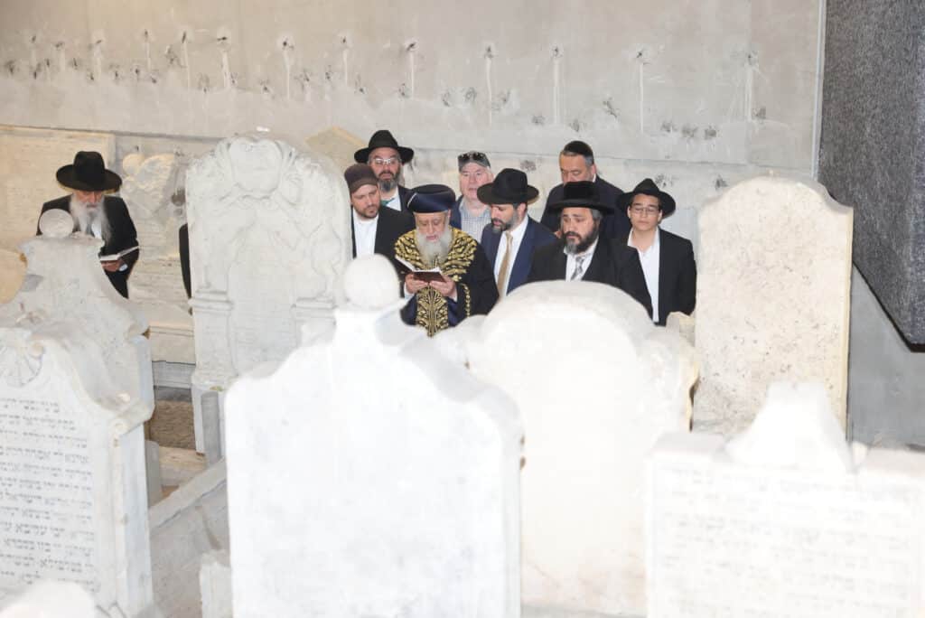מסע הראשון לציון הגאון רבי דוד יוסף לחיזוק הקהילות באירופה‬