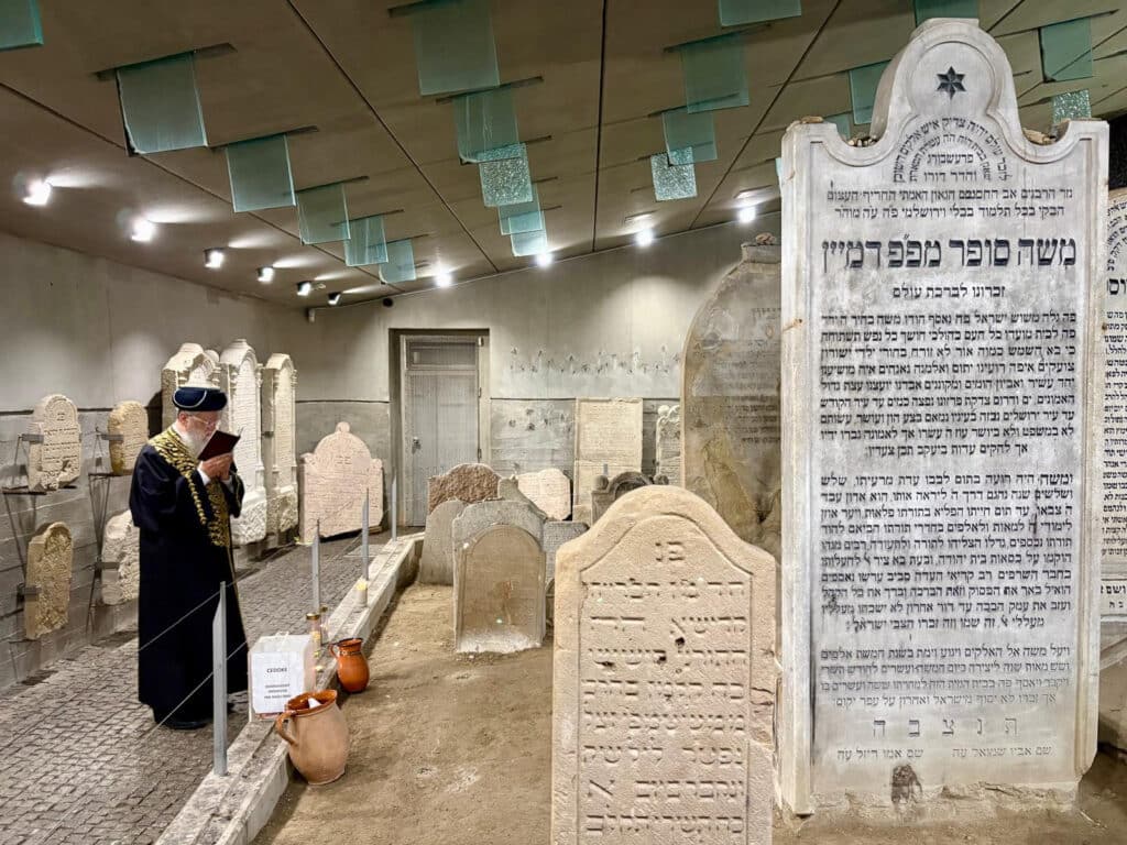 מסע הראשון לציון הגאון רבי דוד יוסף לחיזוק הקהילות באירופה‬