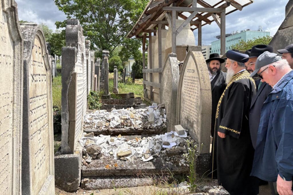 מסע הראשון לציון הגאון רבי דוד יוסף לחיזוק הקהילות באירופה‬