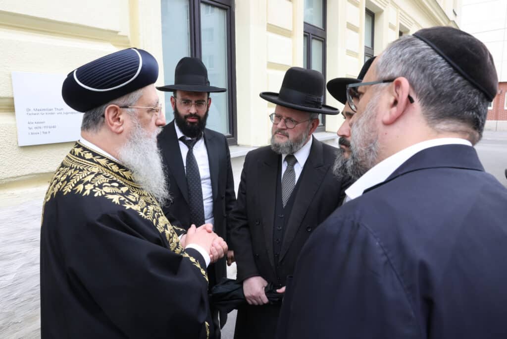 מסע הראשון לציון הגאון רבי דוד יוסף לחיזוק הקהילות באירופה‬