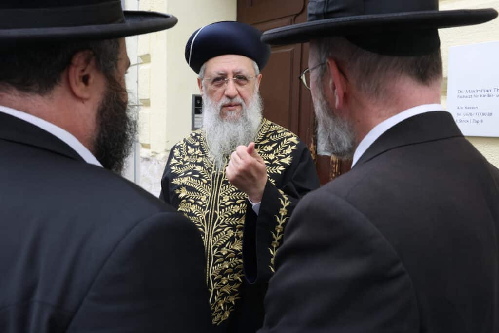 מסע הראשון לציון הגאון רבי דוד יוסף לחיזוק הקהילות באירופה‬