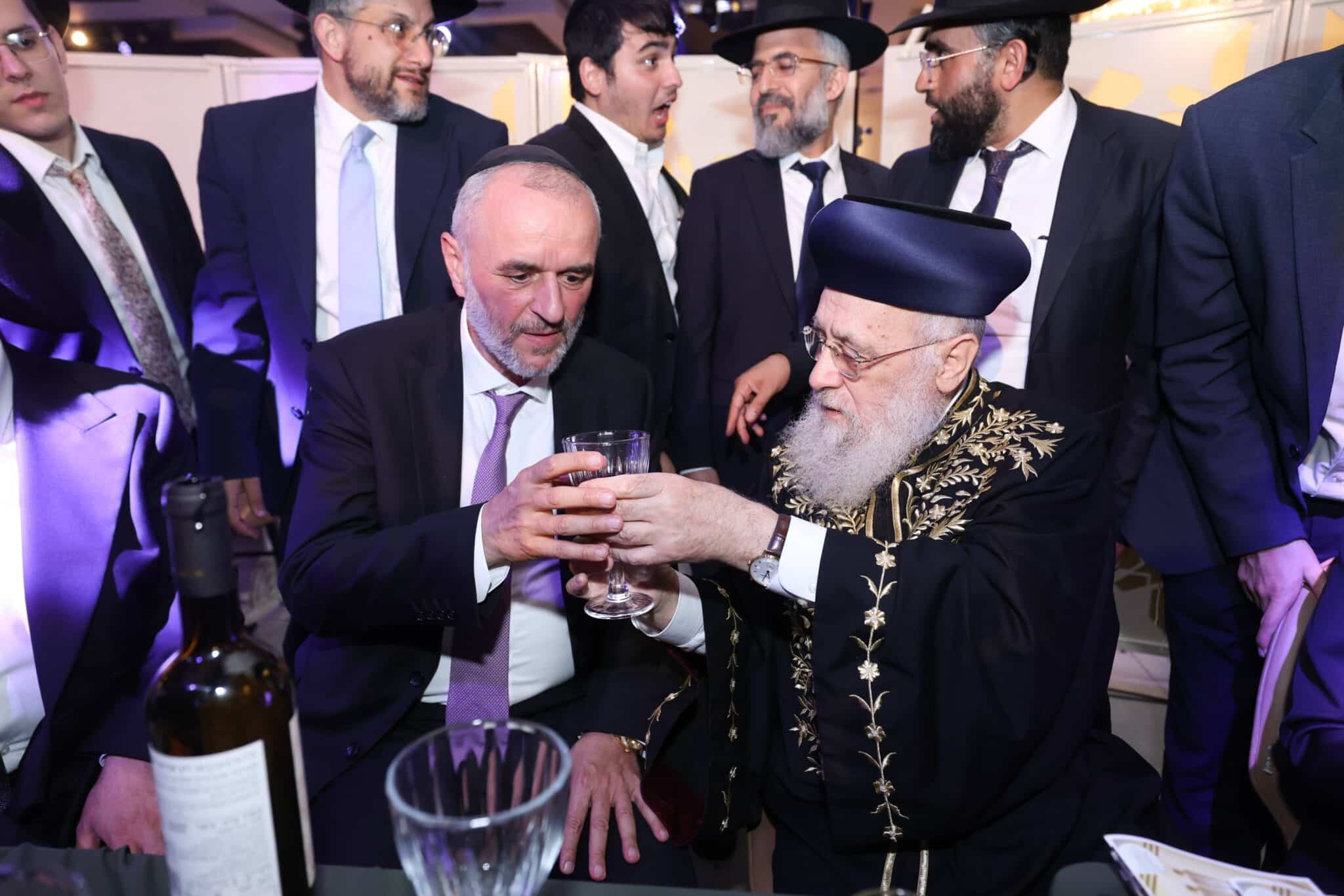 גלריית ענק: שמחת החתונה לנכדתם של הראשונים לציון