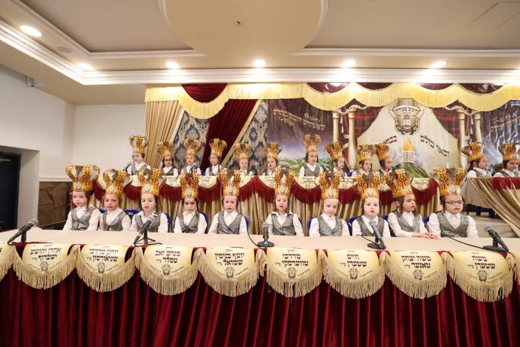 אבות ובנים: בתלמוד תורה 'זרע קודש' חגגו 'חומש סעודה'