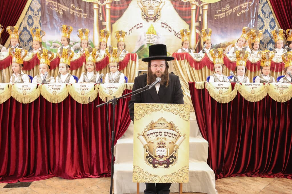אבות ובנים: בתלמוד תורה 'זרע קודש' חגגו 'חומש סעודה'