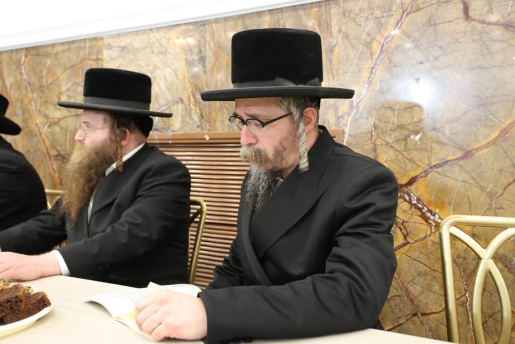 אבות ובנים: בתלמוד תורה 'זרע קודש' חגגו 'חומש סעודה'