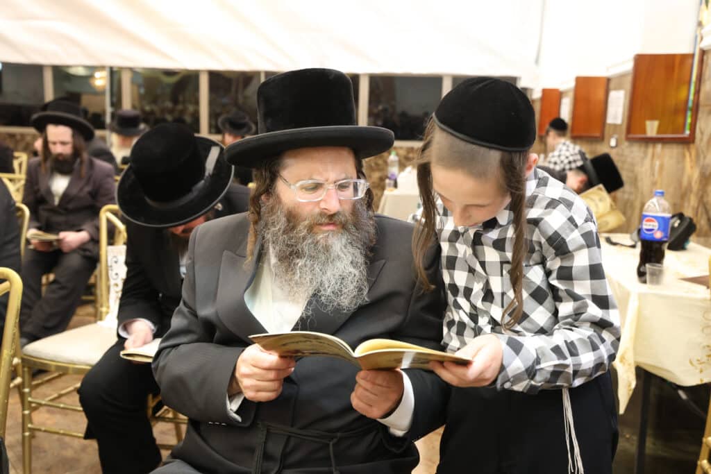 אבות ובנים: בתלמוד תורה 'זרע קודש' חגגו 'חומש סעודה'