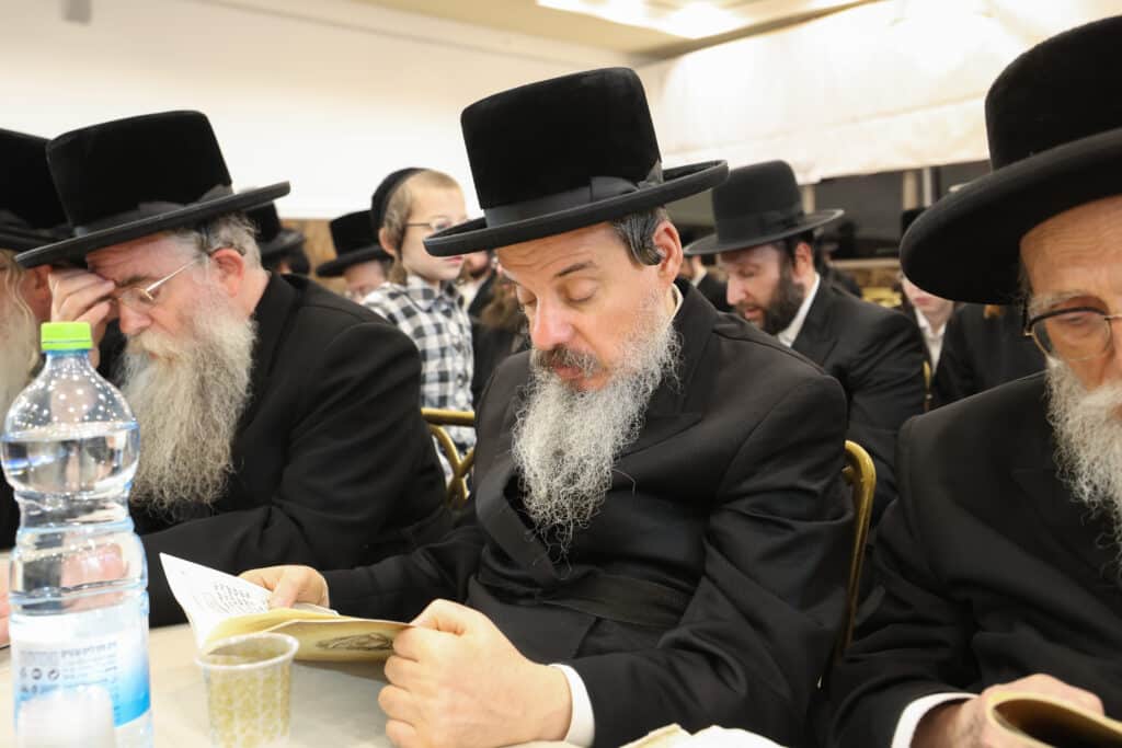 אבות ובנים: בתלמוד תורה 'זרע קודש' חגגו 'חומש סעודה'