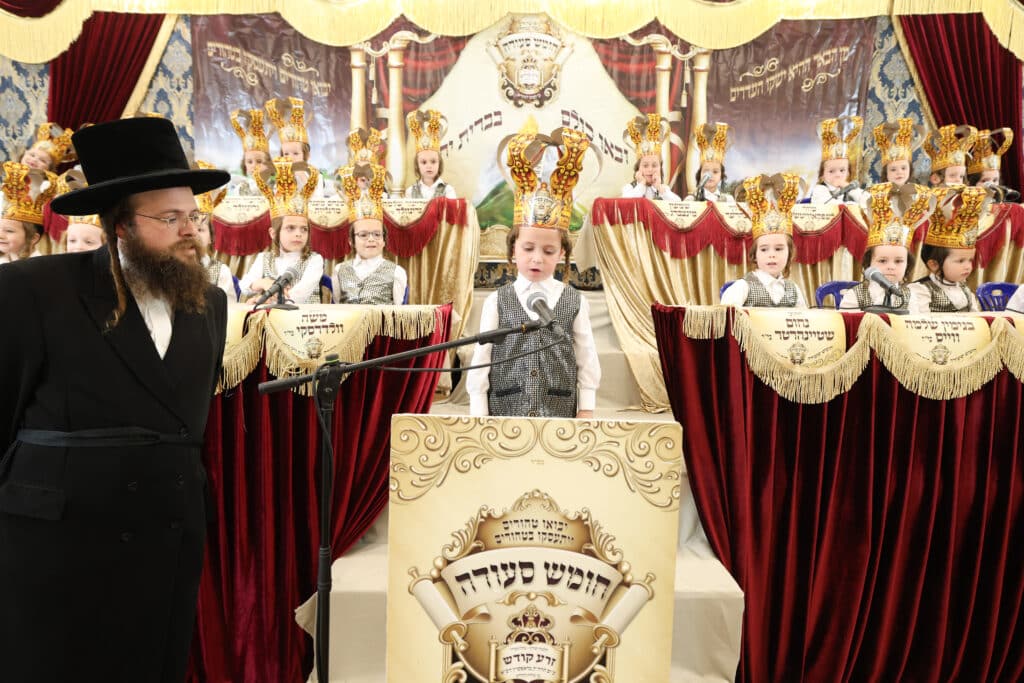 אבות ובנים: בתלמוד תורה 'זרע קודש' חגגו 'חומש סעודה'